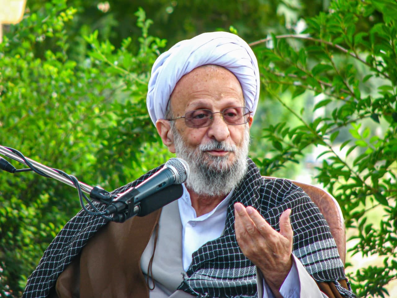 تصویر باکیفیت از آیت الله محمدتقی مصباح